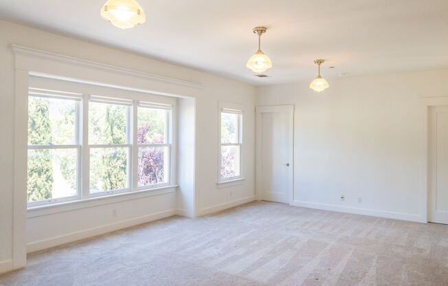 Charming 2BD/1BA Top Floor Apartment! Laundry! Parking! PROGRESSIVE