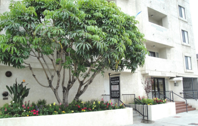 2 beds, 2 baths, $2,850, Unit 308