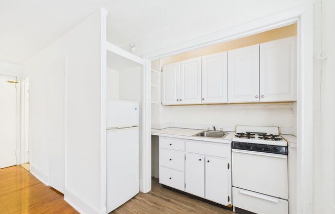 2211-13-15 Spruce Street