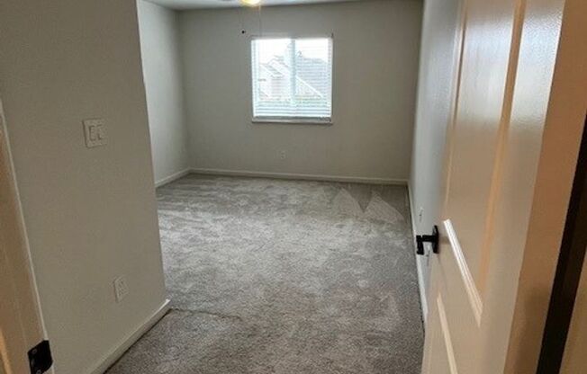 2 beds, 2 baths, 950 sqft, $2,175, Unit 18