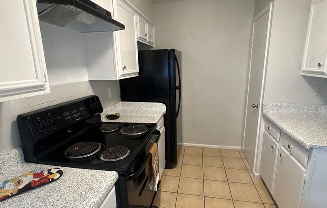 2 beds, 2 baths, 931 sqft, $1,450, Unit 13-1302