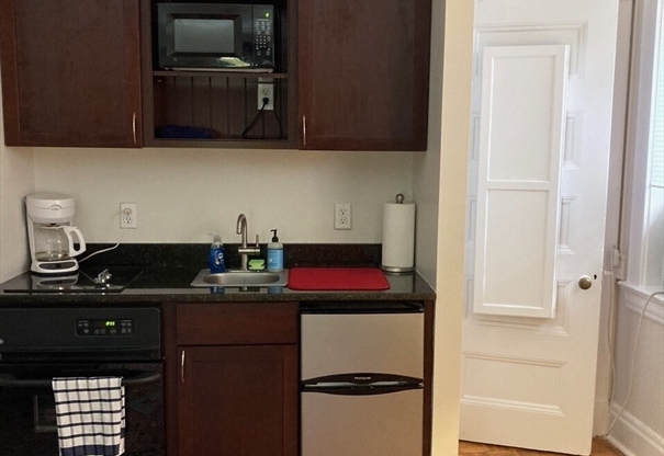 Studio, 1 bath, 300 sqft, $2,400, Unit 7K