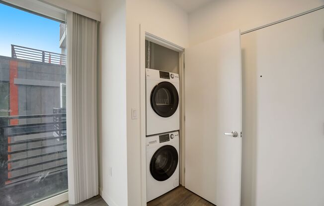 2 beds, 1 bath, 623 sqft, $2,895, Unit 303