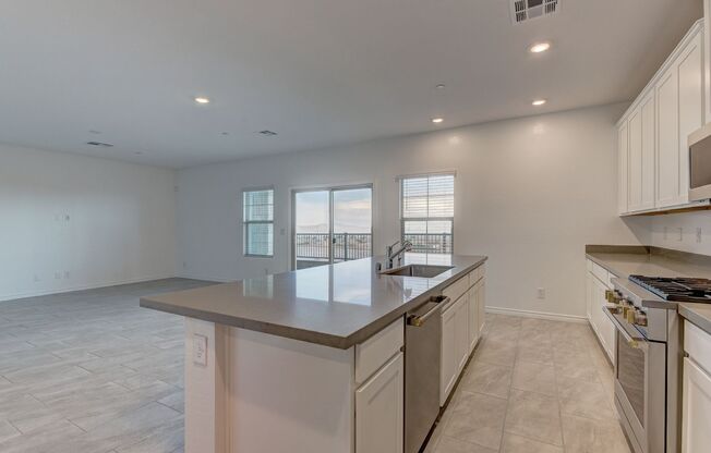 3 beds, 2.5 baths, $2,700, Unit # 1124