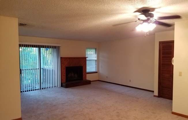 $1395 - 3/2/1 - Great Apartment - Upstairs Unit
