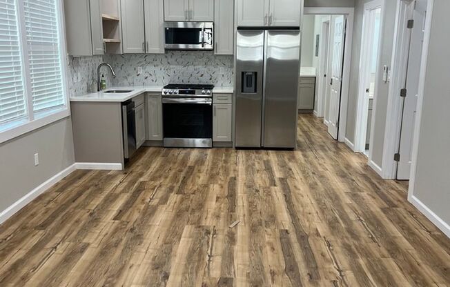 Split AC's In each room. Wet Bar. Spacious