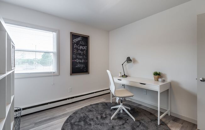 2 beds, 1 bath, $1,350, Unit 215