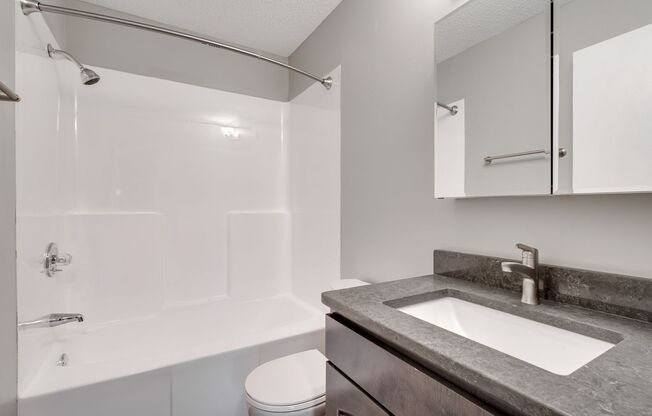 2 beds, 1.5 baths, 976 sqft, $1,525, Unit 9975-101