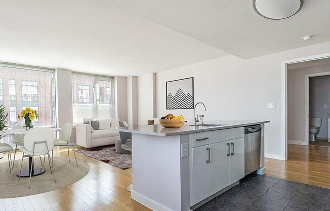 1 bed, 1 bath, 746 sqft, $5,200, Unit 4L