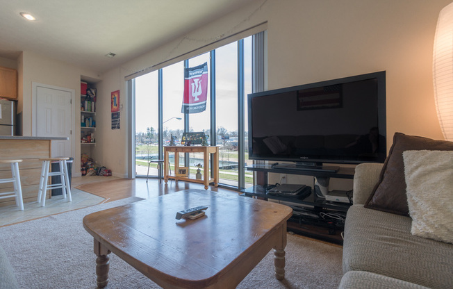 3 beds, 2 baths, $2,240, Unit 06