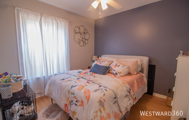 4240 N CLARENDON