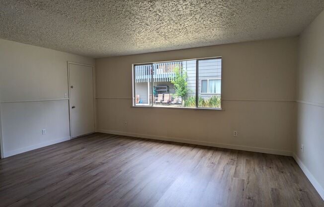 3 beds, 1.5 baths, 1,500 sqft, $1,893, Unit 2712-3