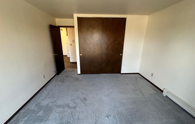 2 beds, 1 bath, $1,125, Unit 33