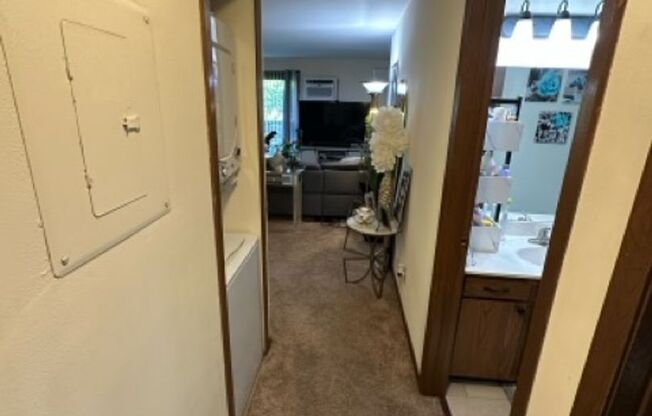 2 beds, 1 bath, 950 sqft, $1,695, Unit 477HB