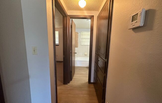 2 beds, 1 bath, $845