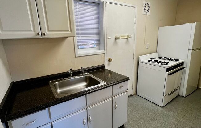 2 beds, 1 bath, $1,425, Unit Apt. 1