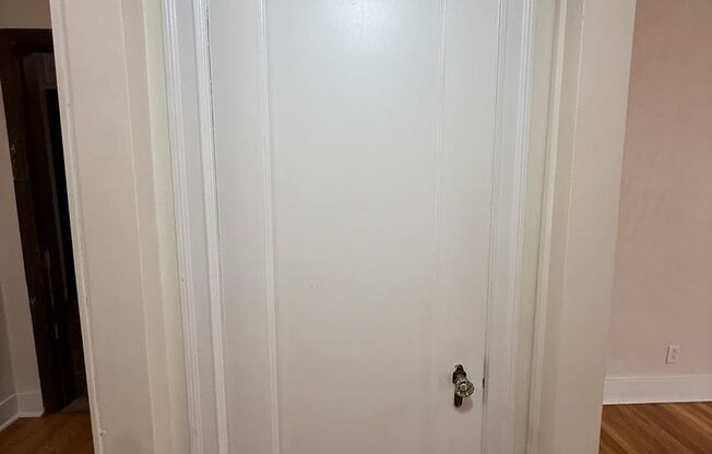 Studio, 1 bath, 294 sqft, $1,250, Unit New King Edward 8A4