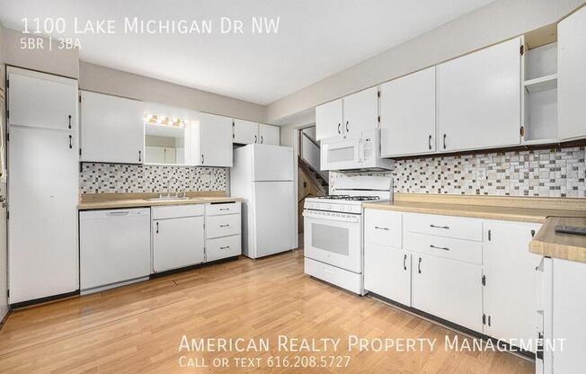 1100 LK MICHIGAN DR NW