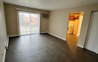 2 beds, 1 bath, $1,200, Unit Apt 4