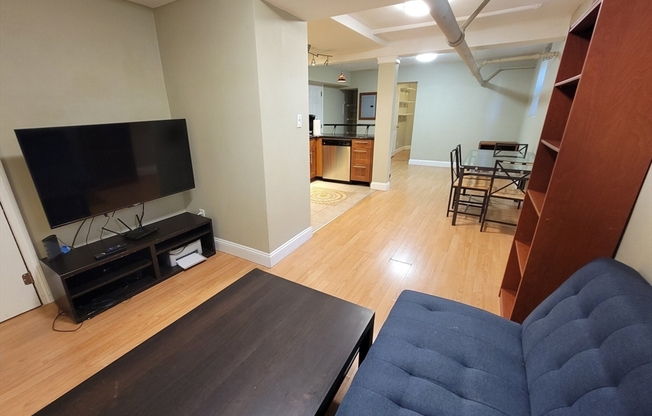 2 beds, 1 bath, 702 sqft, $3,100, Unit B2