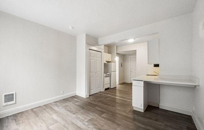 Studio, 1 bath, 233 sqft, $1,065, Unit 211