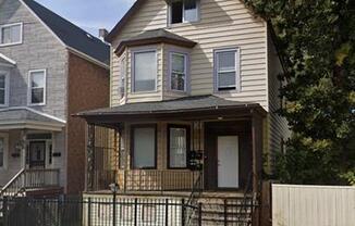 8320 S MUSKEGON AVE