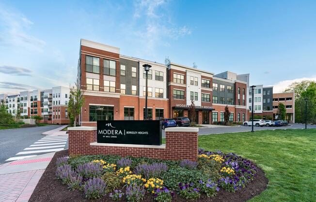You will find Modera Berkeley Heights ideally nestled in the township of Berkeley Heights, known for its decades-long traditions, celebrations, and close-knit community.