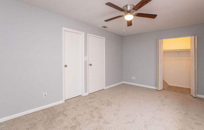 3 beds, 2.5 baths, 1,322 sqft, $950
