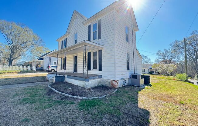 Fully Renovated 3Bd/1Ba House near Downtown Concord