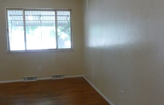 2 beds, 1 bath, $1,910