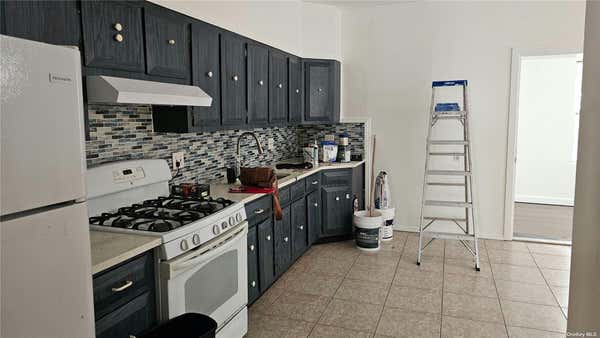 3 beds, 1 bath, 900 sqft, $2,800, Unit 2