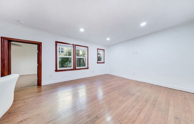 Walk to the Beach – Bright 1Bedroom/1 Bathroom Apartment