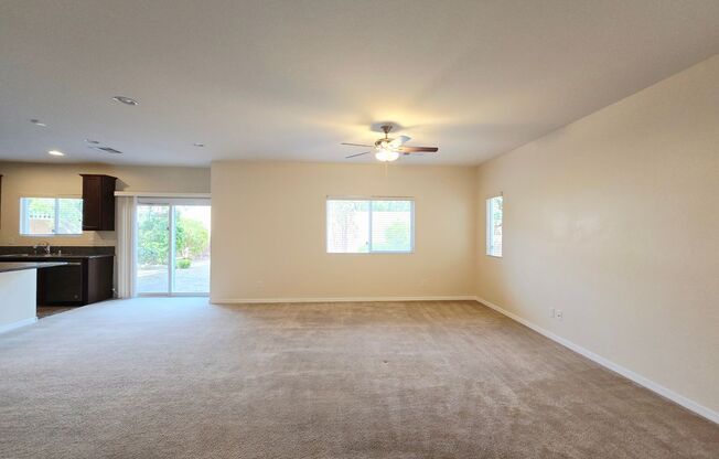 3 BEDROOM HOME WITH ROOFTOP DECK! STRIP VIEWS!