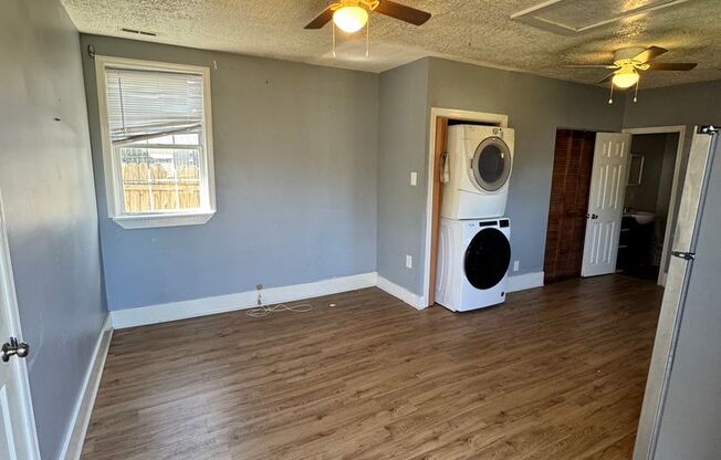 2 bedroom house on Southside w Laundry HVAC