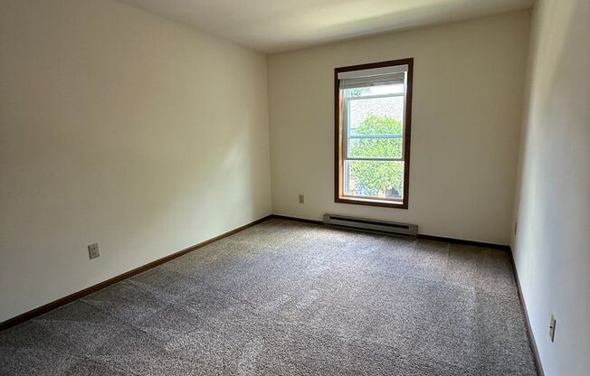 2 beds, 1 bath, 1,050 sqft, $1,600, Unit 7722CH