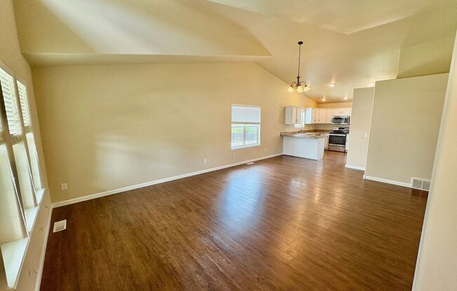 Beautiful 3 bedroom 2 bathroom home located in the heights!