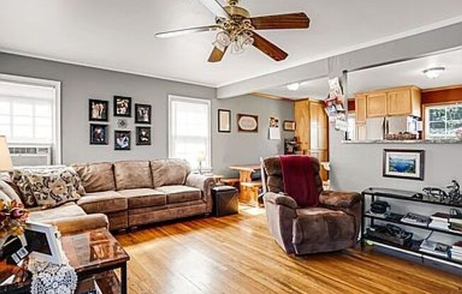 2 beds, 1 bath, $1,900