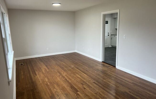 Newly renovated 3bed 1bath for rent!