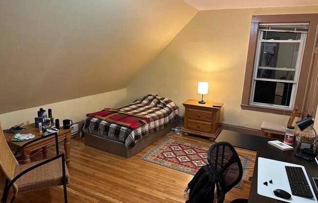 2 beds, 1 bath, 1,325 sqft, $2,500, Unit 2