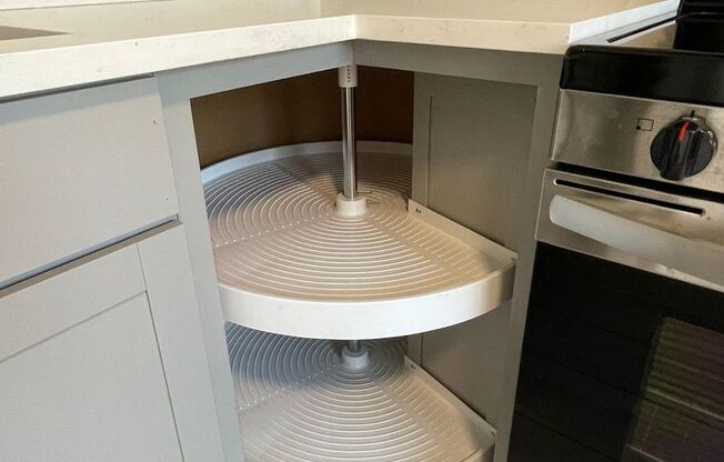 Now Leasing: Spacious 2-bedroom / 1-bath Apartment with a Newly Renovated Kitchen with Brand New Stainless Steel Appliances