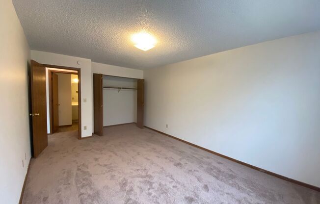 2 beds, 1 bath, $1,100, Unit #11