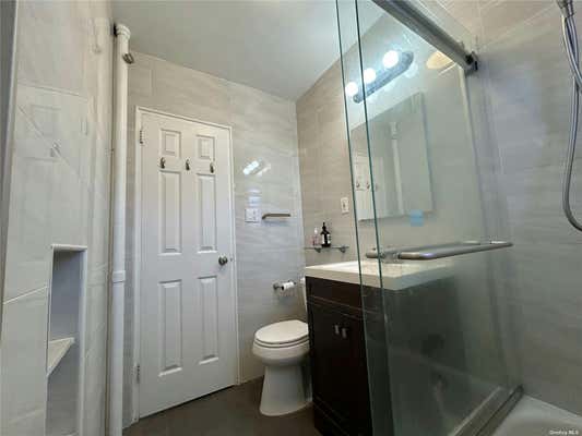 1 bed, 1 bath, $2,300, Unit C61