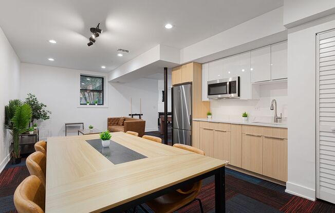 3 beds, 1 bath, 670 sqft, $2,200, Unit 1554-2Q