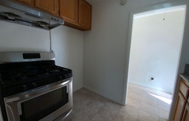 For Rent – 2 Bedroom / 1 Bath Home in Alhambra