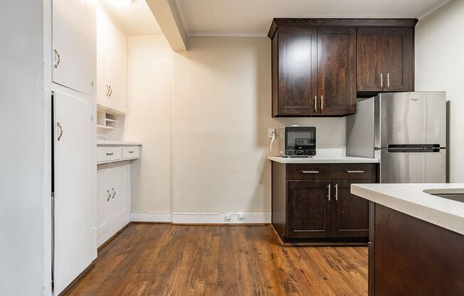 Studio, 1 bath, 375 sqft, $1,095, Unit 27