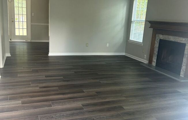 **PRICE IMPROVEMENT** 310 Park Leaf: NEWLY-REMODELED 3BD, 2.5BA home with 1-car garage on wooded lot in cul-de-sac for rent in Peachtree City! AVAILABLE NOW! Ask how you can move into this home with NO SECURITY DEPOSIT!