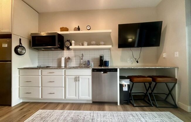 Studio, 1 bath, 325 sqft, $1,274, Unit 419