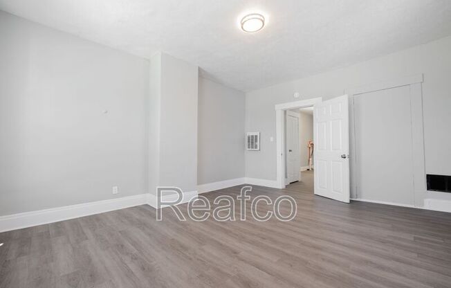 358 1/2 SAINT CLAIR AVE