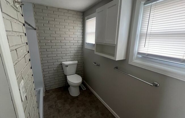 2 beds, 1 bath, $1,095