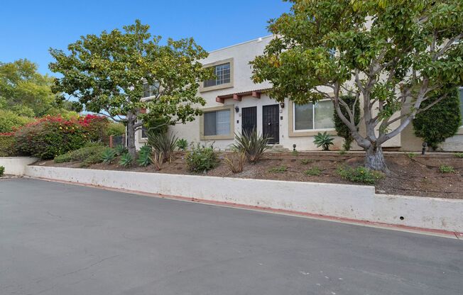 Charming 2-Bedroom Townhome Near USD and Fashion Valley